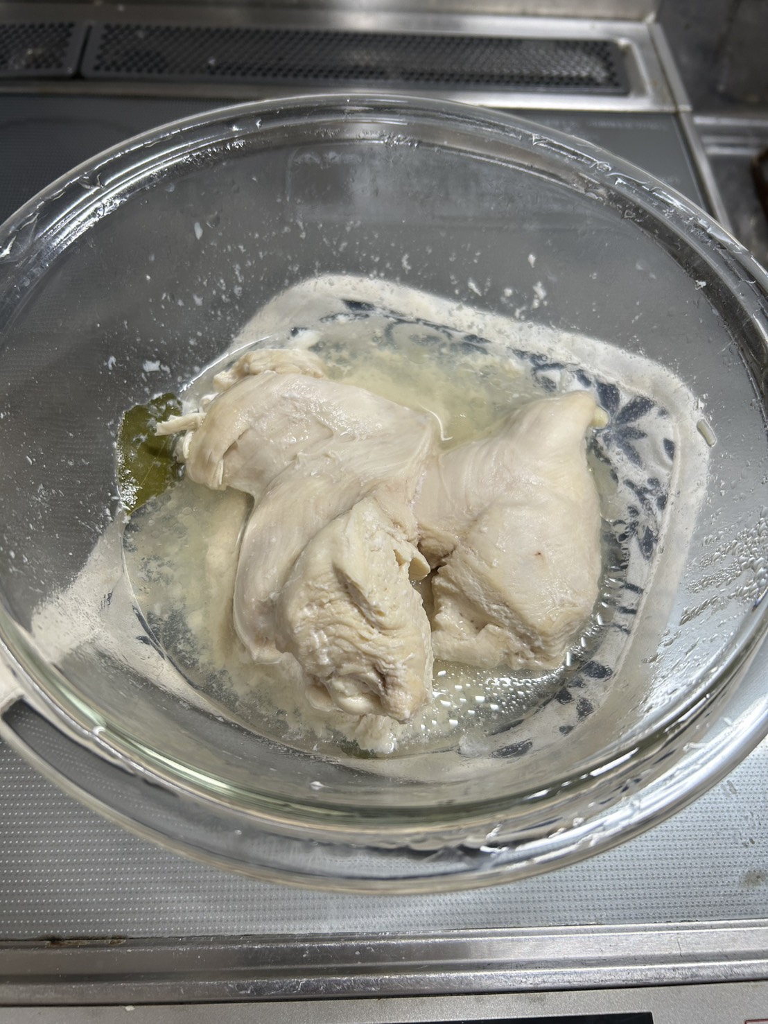 電子レンジで加熱した鶏むね肉