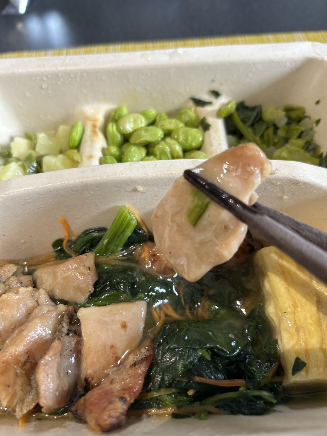 ナッシュ 鶏もも肉の炭火焼き〜極〜の鶏もも肉アップ